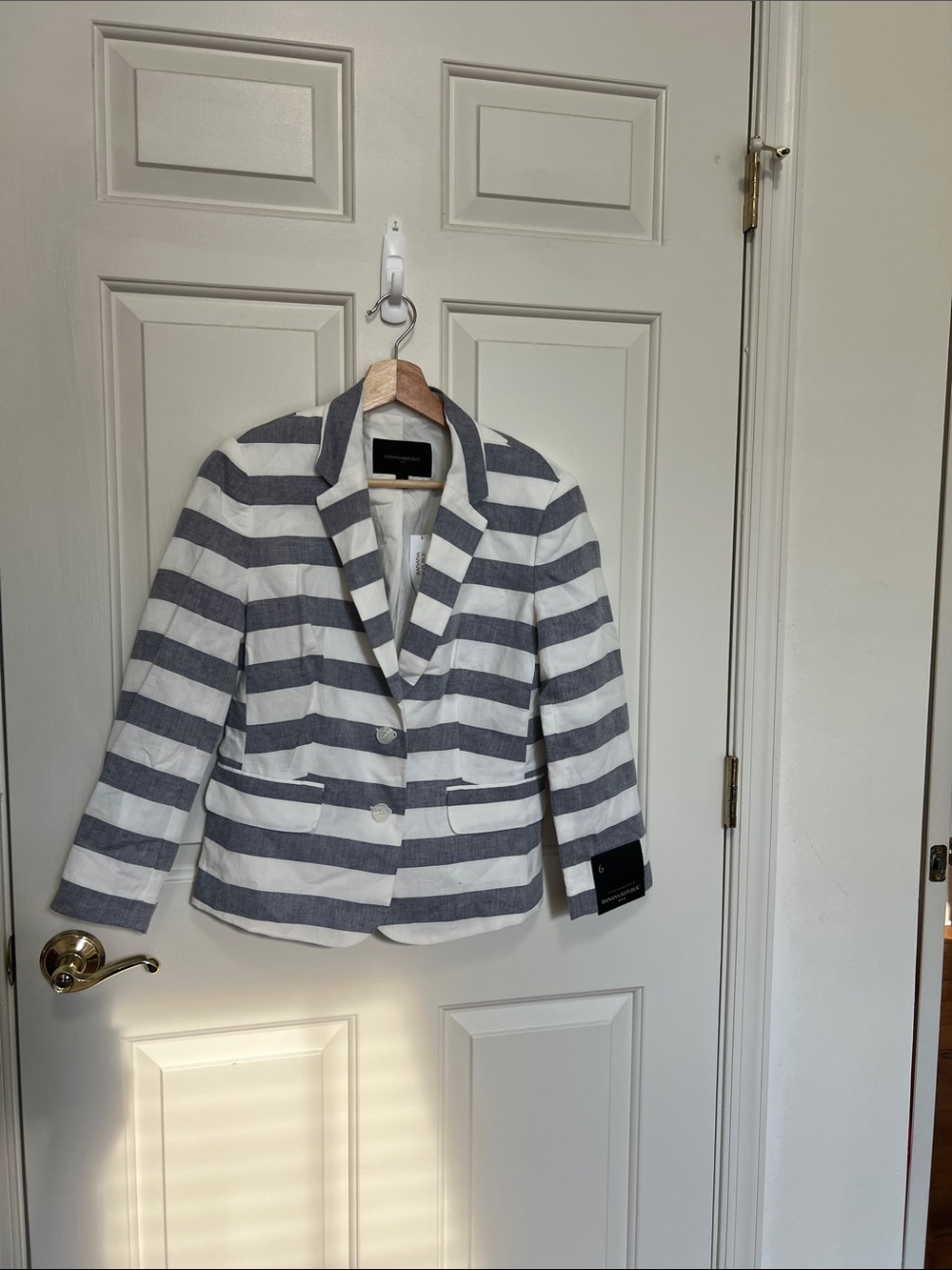 Banana Republic White & Gray Striped Women’s Blazer